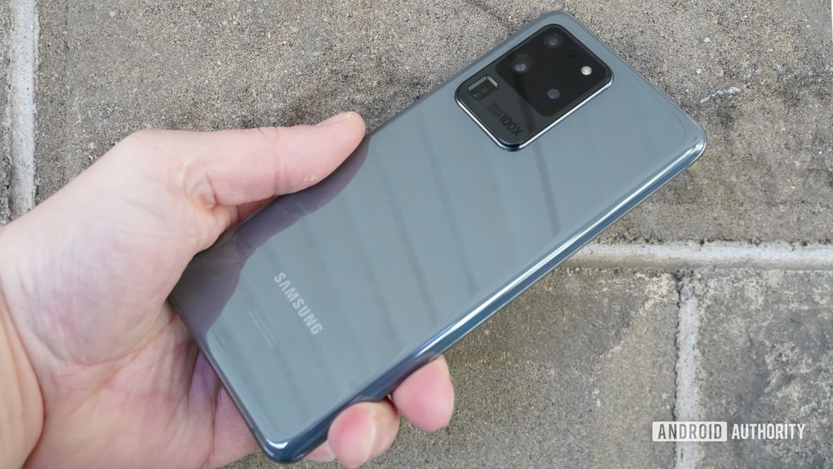 Samsung Galaxy S20 Ultra back profile